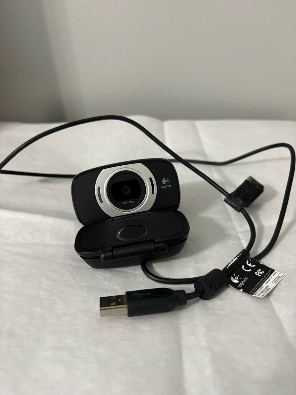 Logitech VU0027 HD 1080PUSB Webcam with Foldable Clip